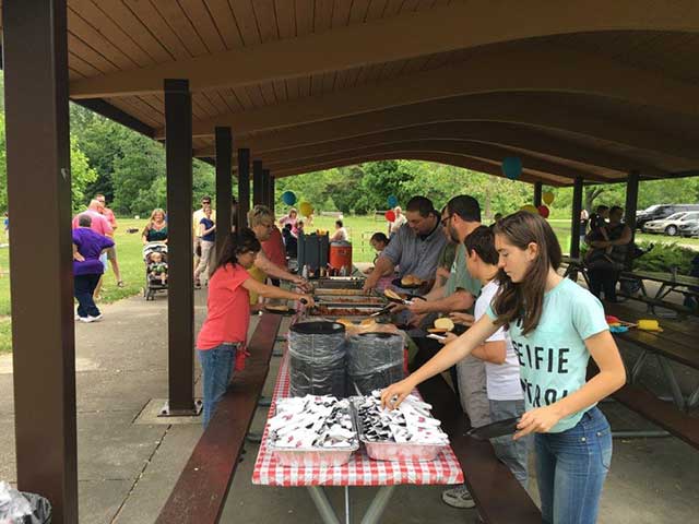 outdoor-sandwich-buffet company picnic set up